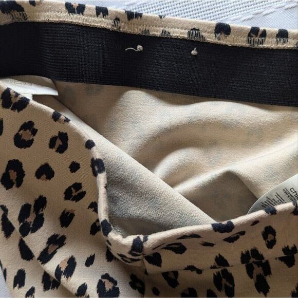 Chico’s Women’s Ponte Knit Animal Print Leggings Ankle Leopard Size 0 (4) - Picture 4 of 10